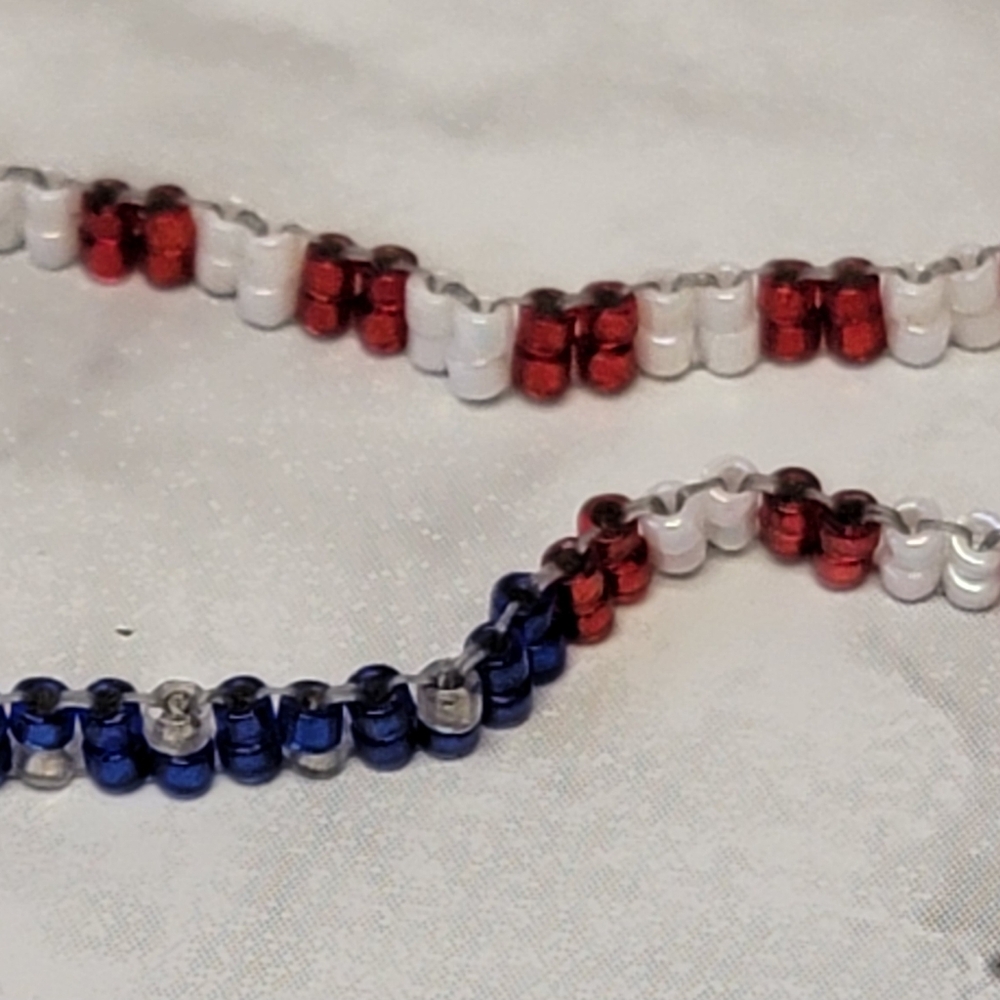 Patriotic Seed Bead Bracelet Red White Blue Gold Tone Dainty 4th of July USA - Picture 2 of 6